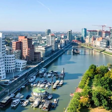 - Chilliges Zimmer In Dusseldorf Mit Balkon & Kuche; Big Tv And Bed - Ngoại thất bức ảnh