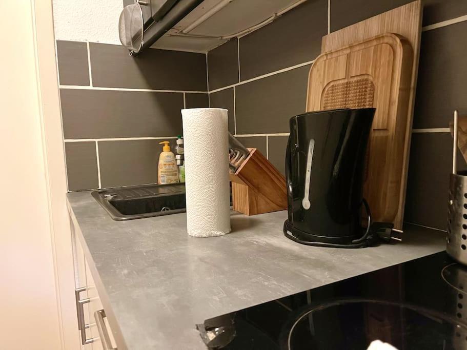 - Chilliges Zimmer In Dusseldorf Mit Balkon & Kuche; Big Tv And Bed - Ngoại thất bức ảnh