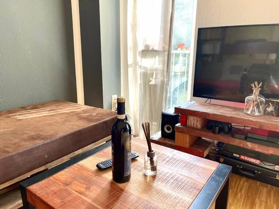 - Chilliges Zimmer In Dusseldorf Mit Balkon & Kuche; Big Tv And Bed - Ngoại thất bức ảnh